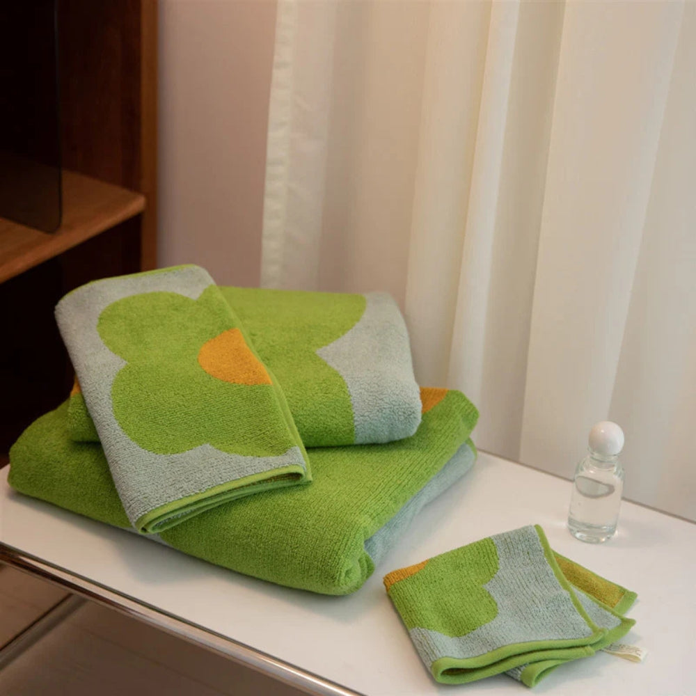 Toalla de baño de algodón con estampado floral alegre