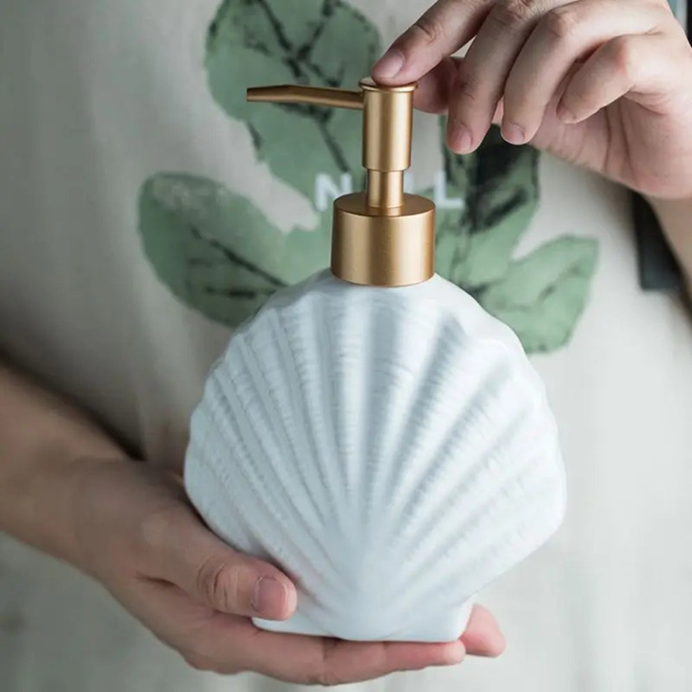 Dispensador de jabón cerámico con conchas marinas