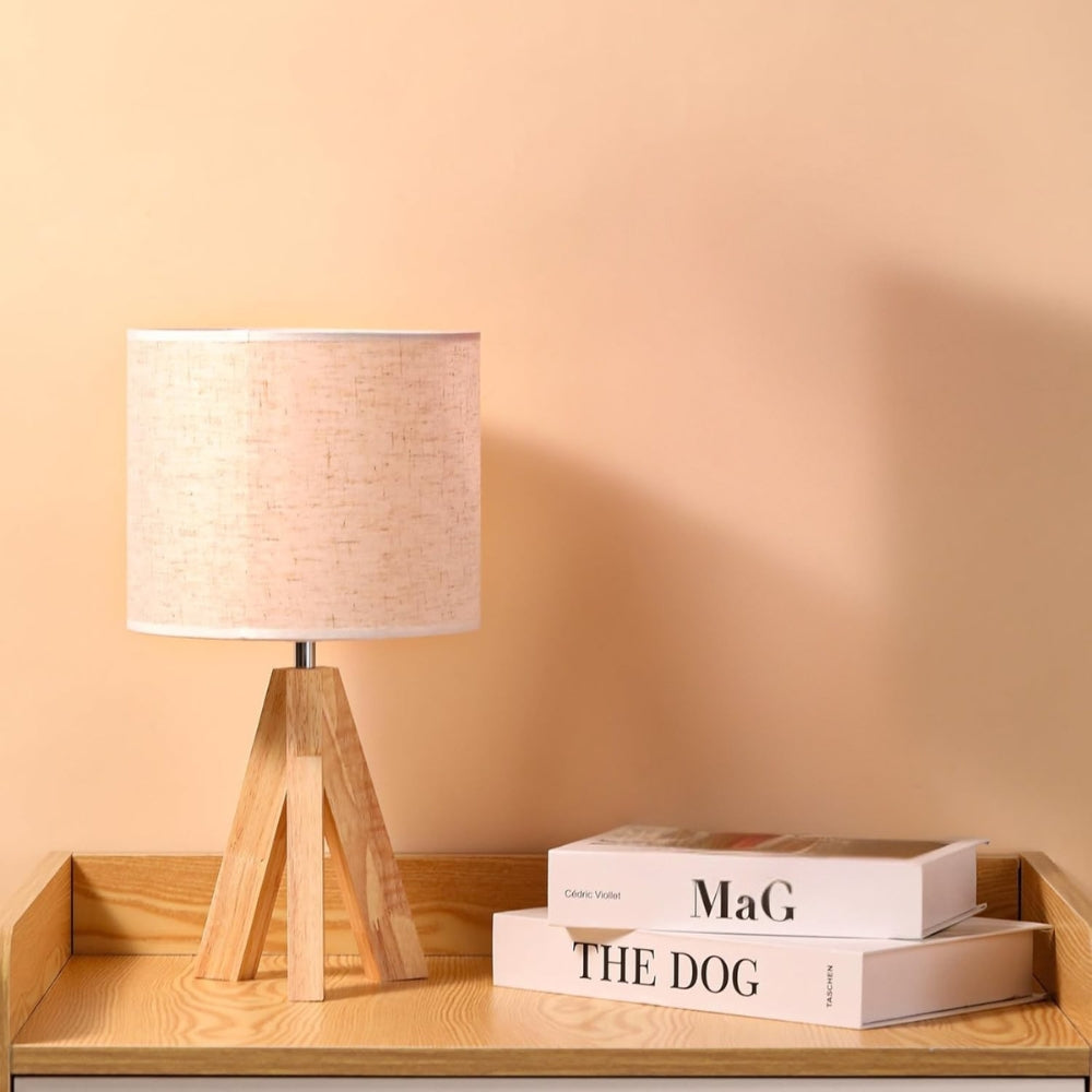 Lámpara de mesa minimalista con trípode Solara