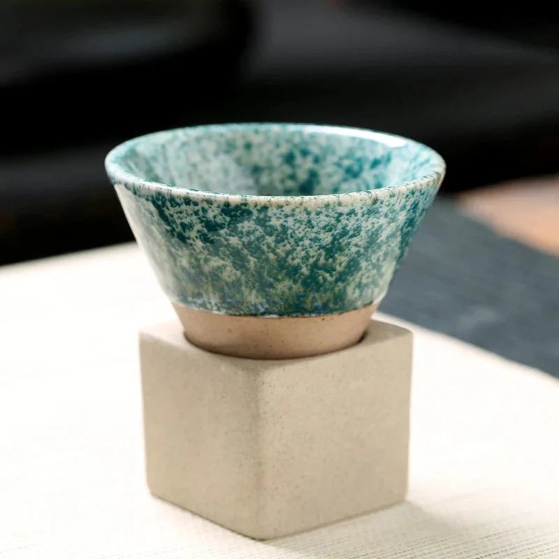 Tasse en céramique japonaise faite main, forme conique | Virelle Maison