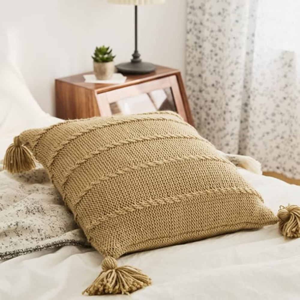 Nordisch Gestricktes Quasten-Kissen
