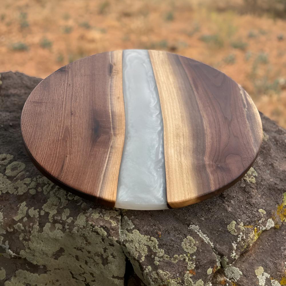 Handgefertigtes Epoxidharz Rundes Holz-Schneidebrett