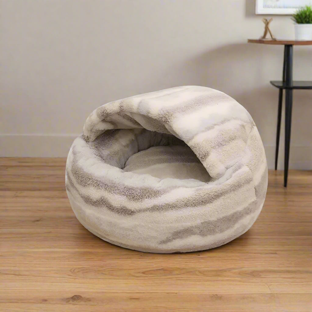 Cama para mascotas lujosa con rayas de mármol