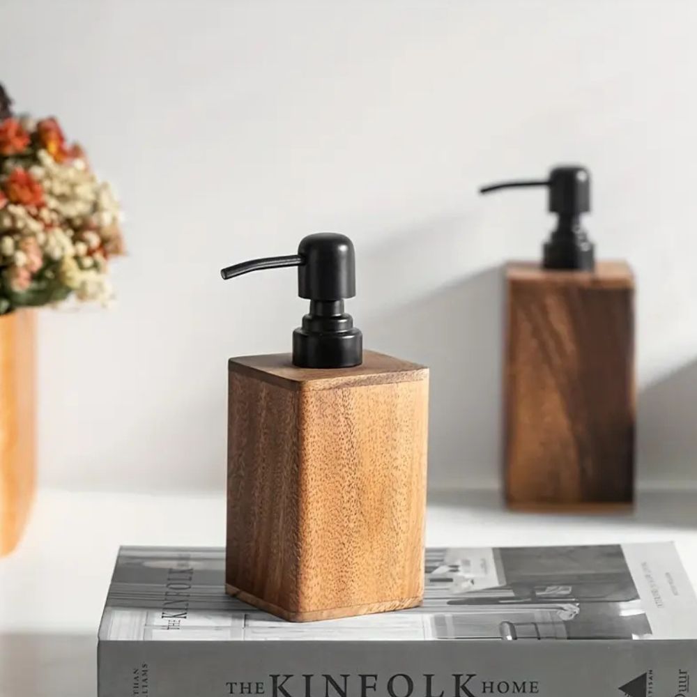 Dispensador de loción y jabón Walnut Aura