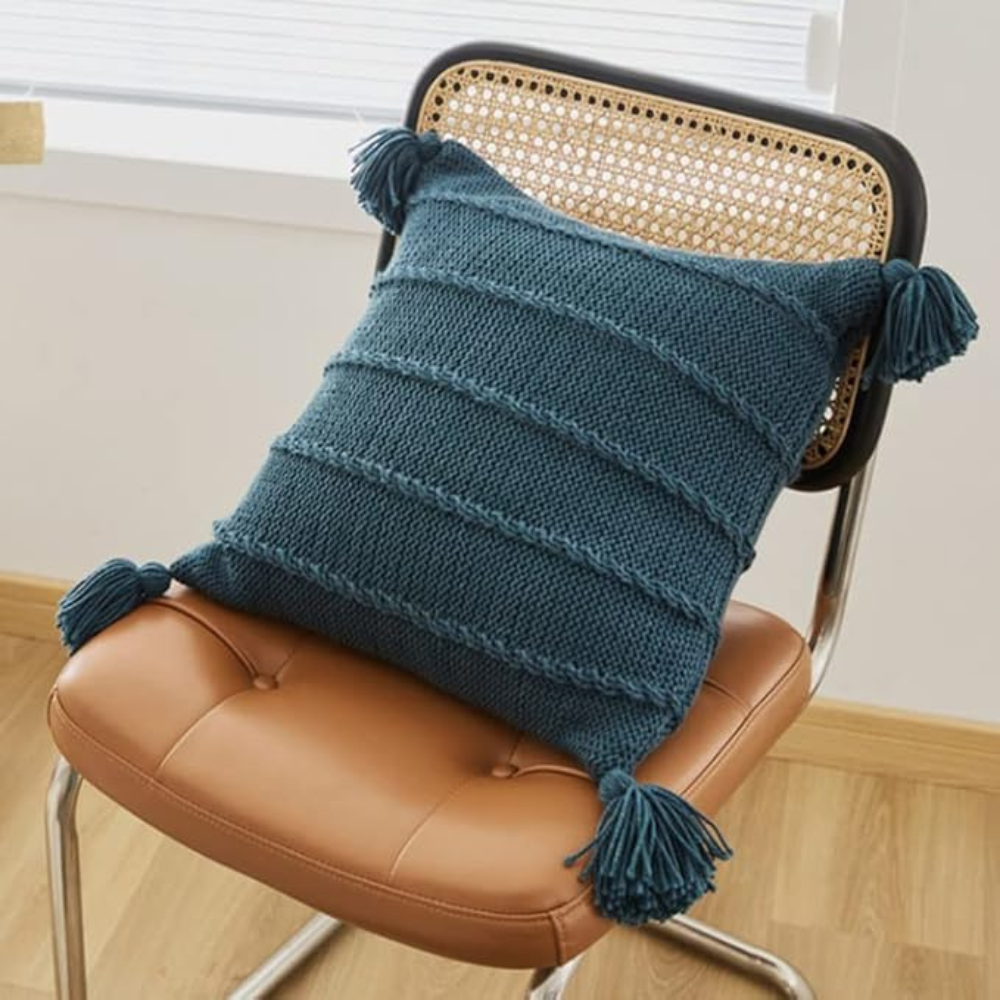 Nordisch Gestricktes Quasten-Kissen
