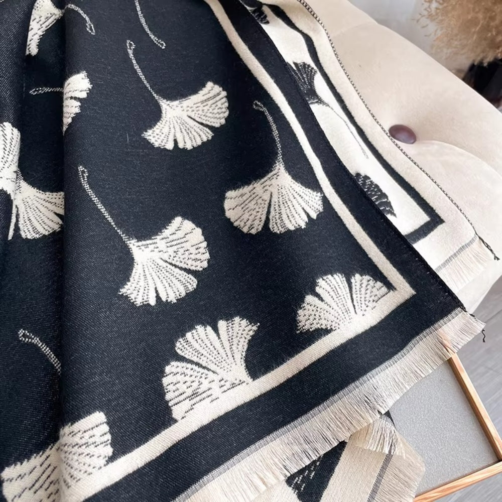 Ginkgo Charm Wendbarer Decken-Schal-Wickel