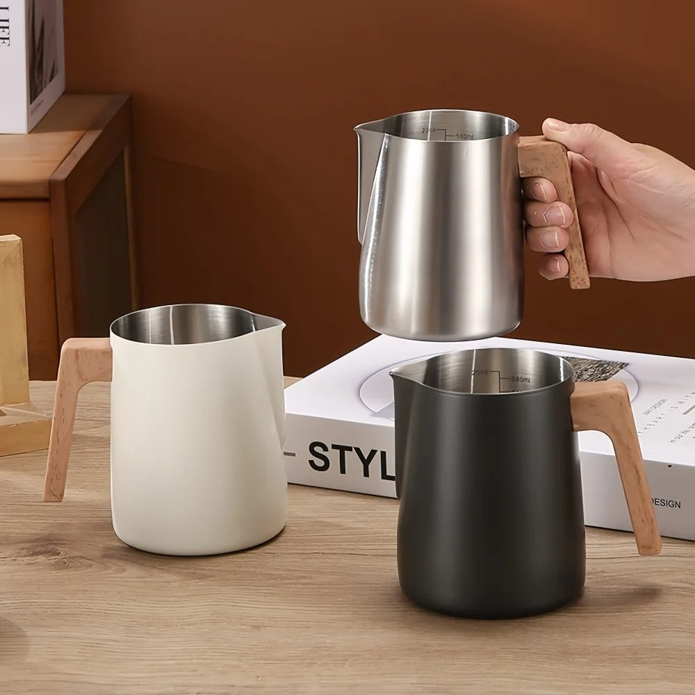 Jarra de Leche de Acero Inoxidable con Asa de Madera Escandinava