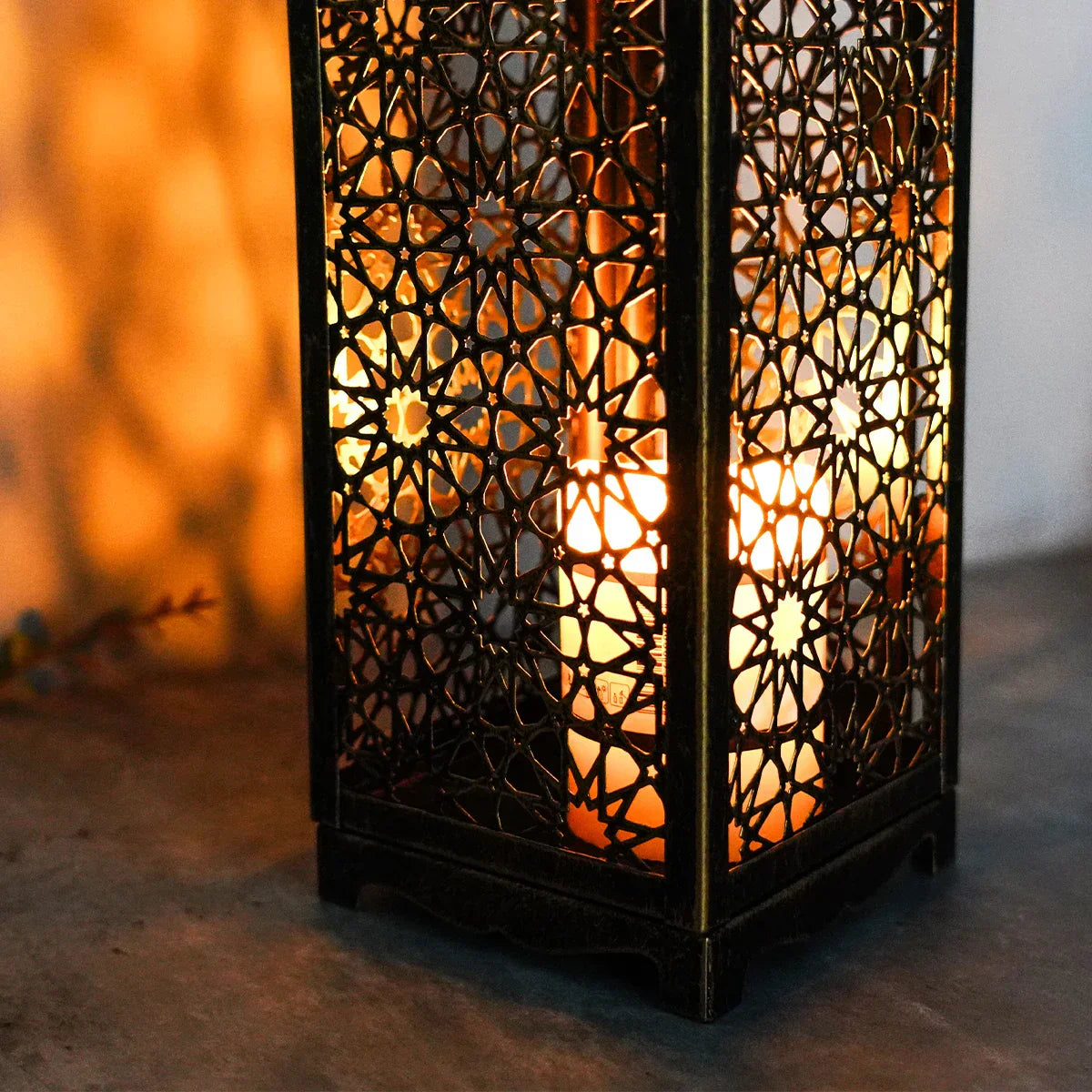 Bronze Vintage Lantern - Victor