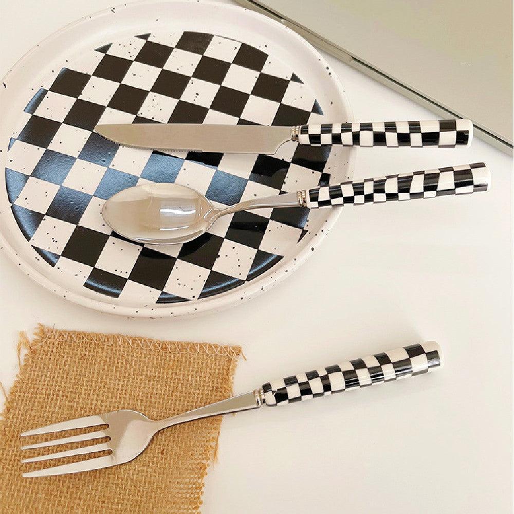 Couverts en inox à motif damier, colorés et durables | Virelle Maison