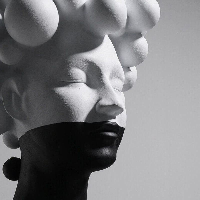 Hommfer – Statue de Femme Mystérieuse Nazla en Résine