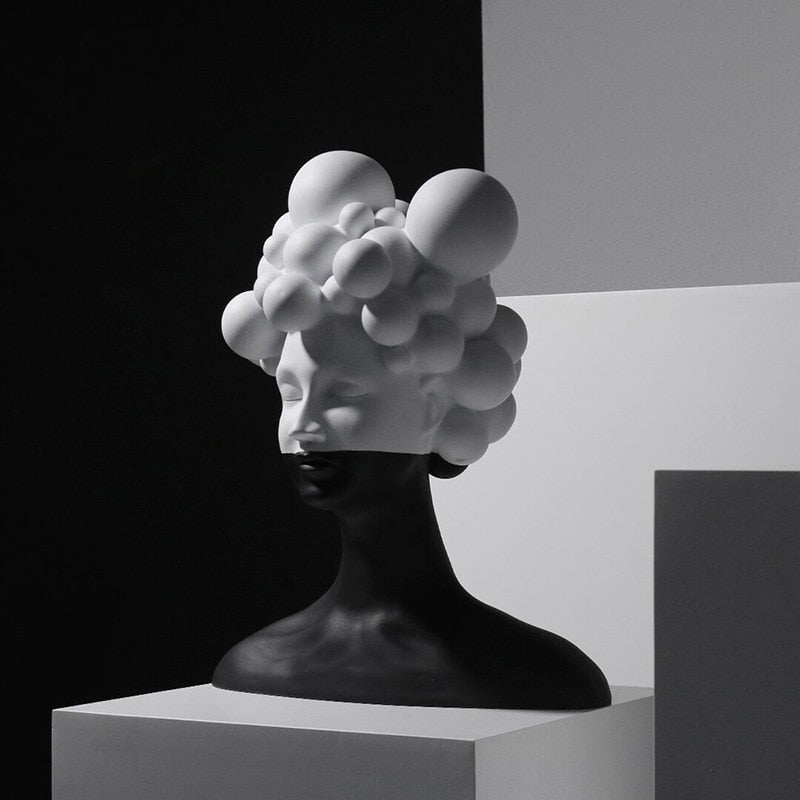 Hommfer – Statue de Femme Mystérieuse Nazla en Résine