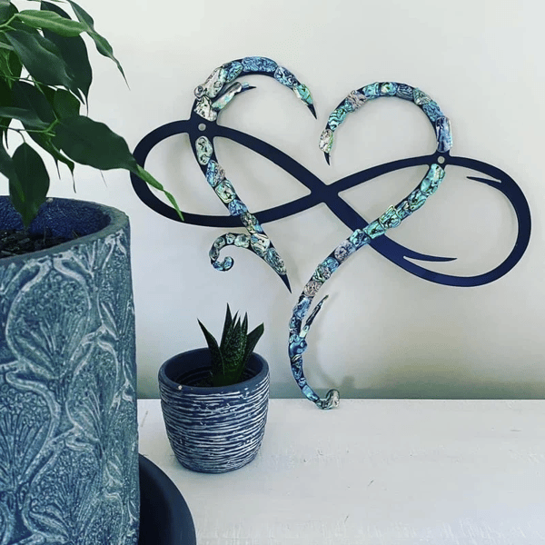 Železná nástěnná dekorace s nekonečným srdcem - InfiniteHeart