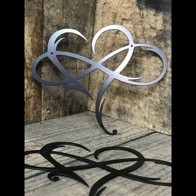 Železná nástěnná dekorace s nekonečným srdcem - InfiniteHeart