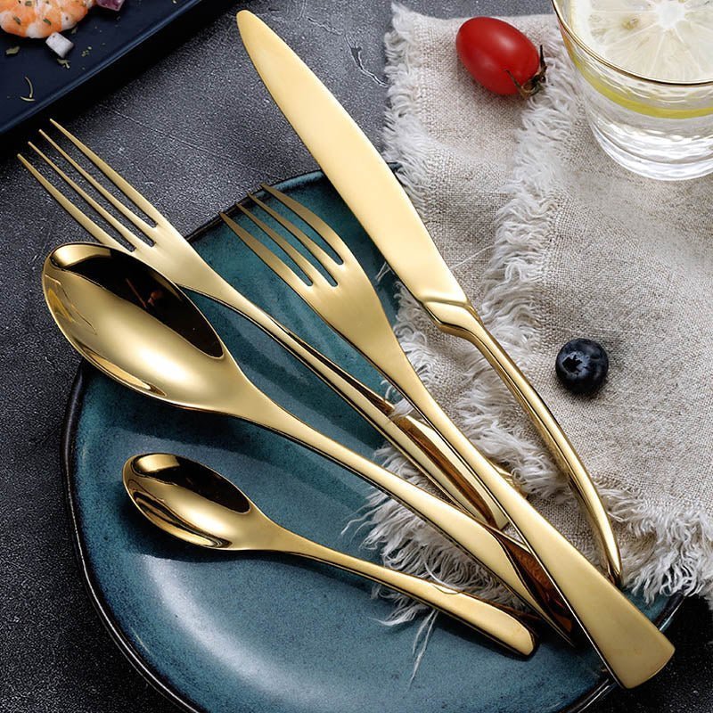 Golden glänzendes Besteckset aus Edelstahl – Spiegelpolierte Oberfläche | Virelle Maison