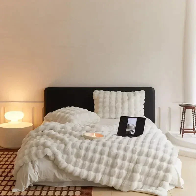 Couverture portable en fausse fourrure duveteuse - VeluLuxe