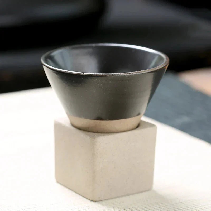 Tasse en céramique japonaise faite main, forme conique | Virelle Maison