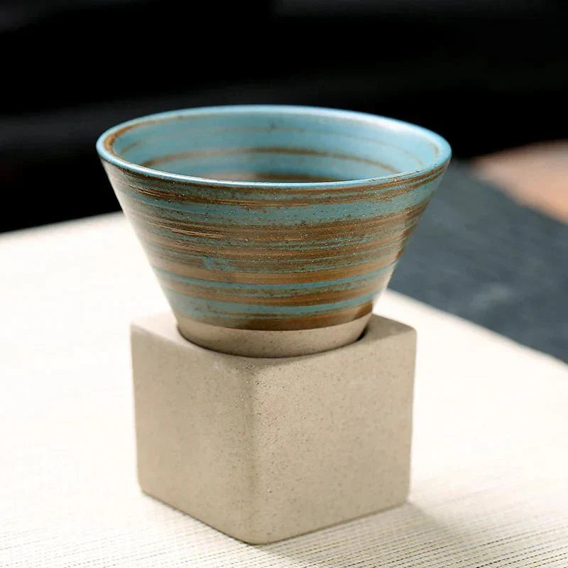 Tasse en céramique japonaise faite main, forme conique | Virelle Maison