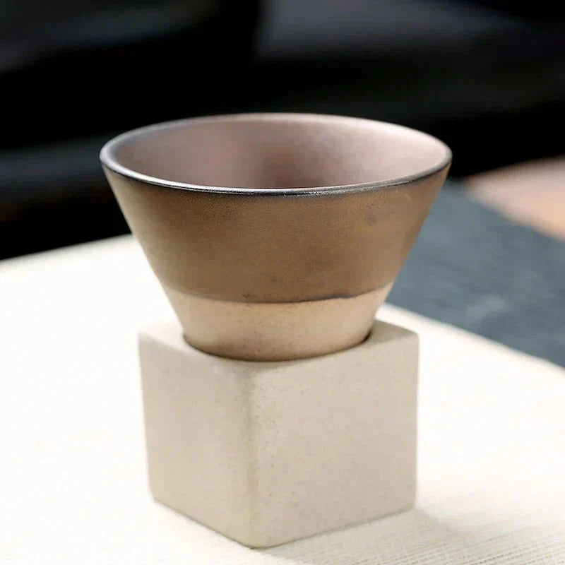 Tasse en céramique japonaise faite main, forme conique | Virelle Maison
